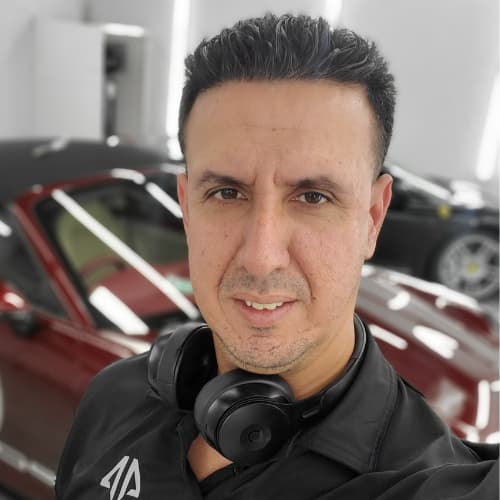 Dueño de la compañia David Moreno Kim Laser Design